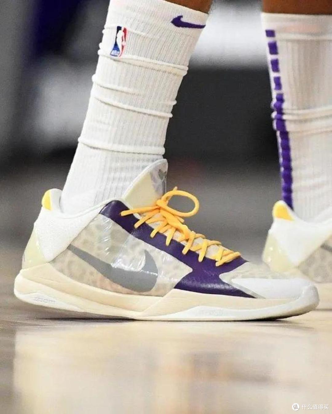 关于玻璃对耐克,谁胜谁负的较量一触即发的信息 关于玻璃对耐克,谁胜谁负的较量一触即发的信息